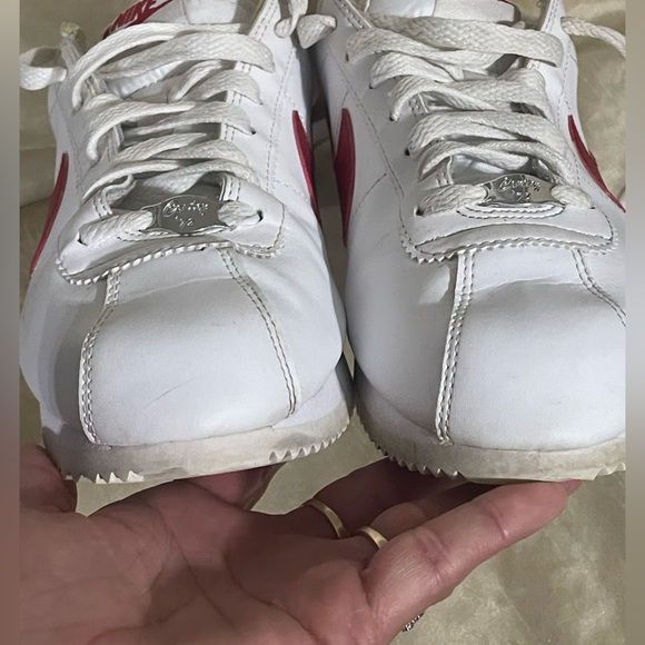 Nike Cortez Forrest Gump
Basic White‎ Varsity Red
819719-103 - Size 8 - Picture 9 of 13